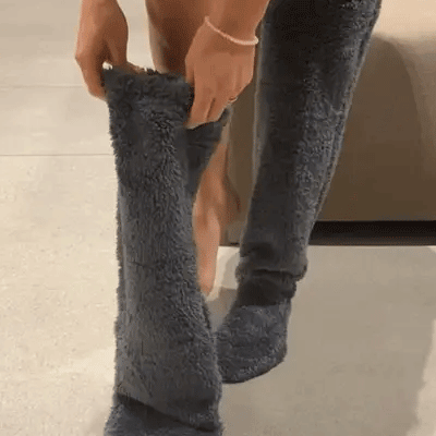 Julklappspåse i gåsdown – Varma knästrumpor som rymmer presenter