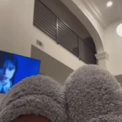 Julklappspåse i gåsdown – Varma knästrumpor som rymmer presenter