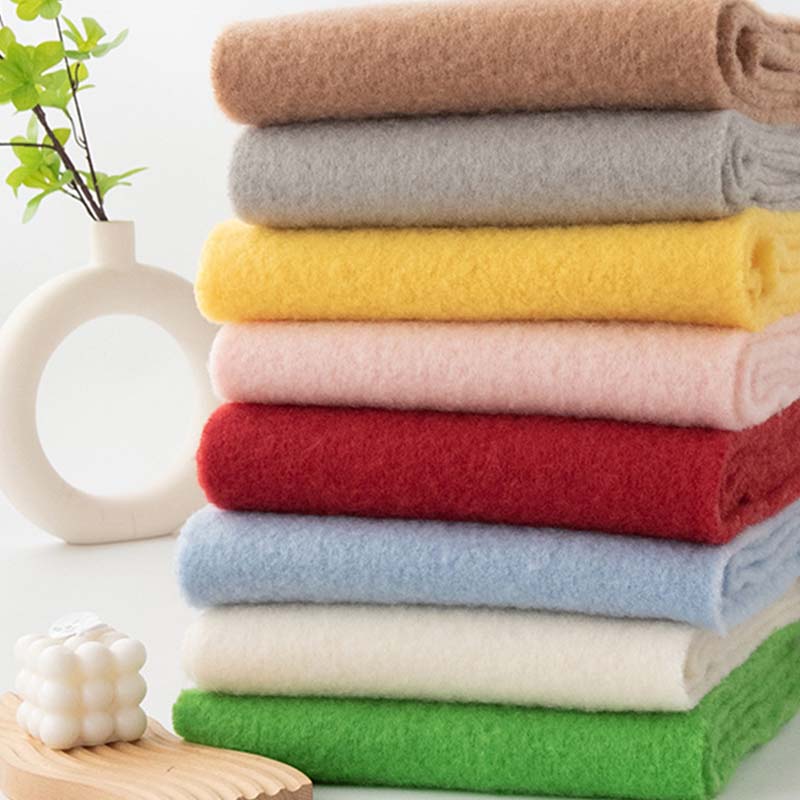 🧣 Enfärgad ullhalsduk — 85% ull, mjuk & värmande (210×30 cm) | Klassisk minimalistisk stil 🌟