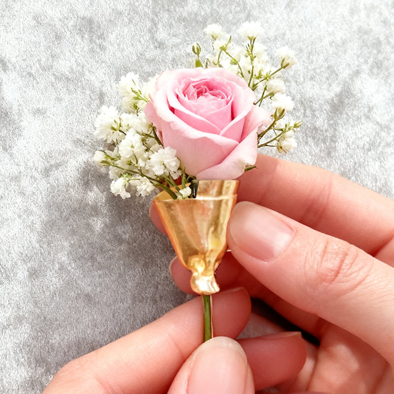 Bärbar Blomsterklämma 💐 | Elegant Brosch & Inredningsdetalj – Tidlös Gåva 🎁