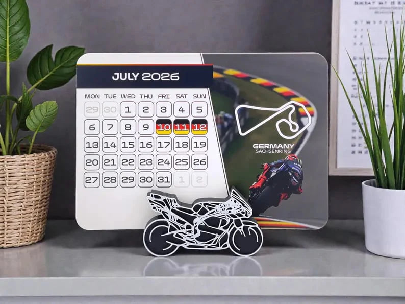 Racing-Perfektion: Unik MotoGP 2026-Kalender med Motorcykelställ