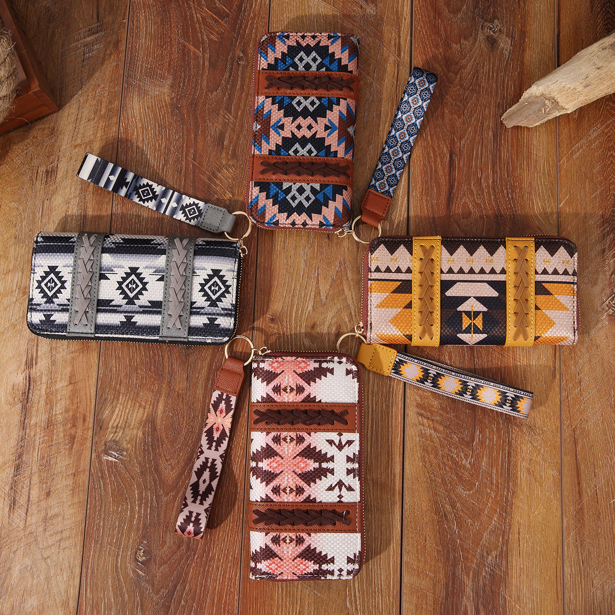 Tidlös Stil, Bohemiskt Hjärta: Den Unika Damplånboken/Clutchen